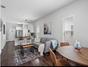 Modern 2 Bedrm House w Free Parking Near Downtown